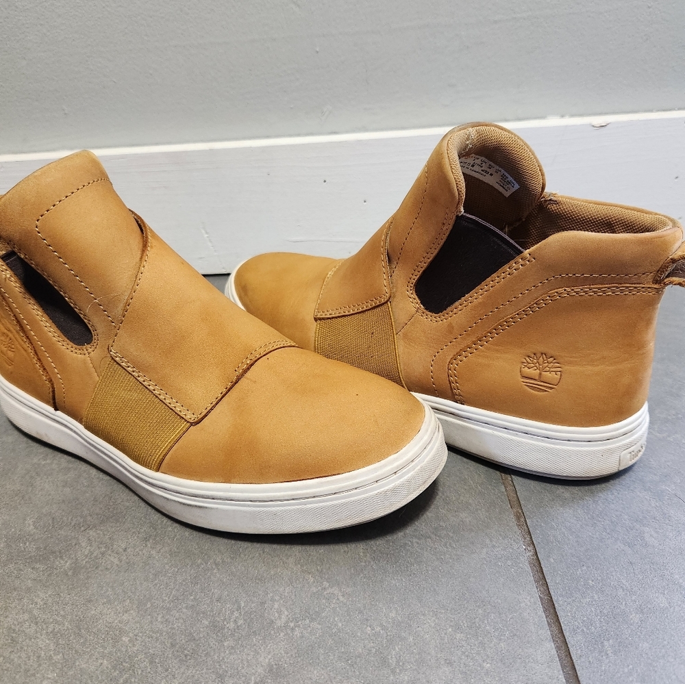 Timberland pull on booties size 8